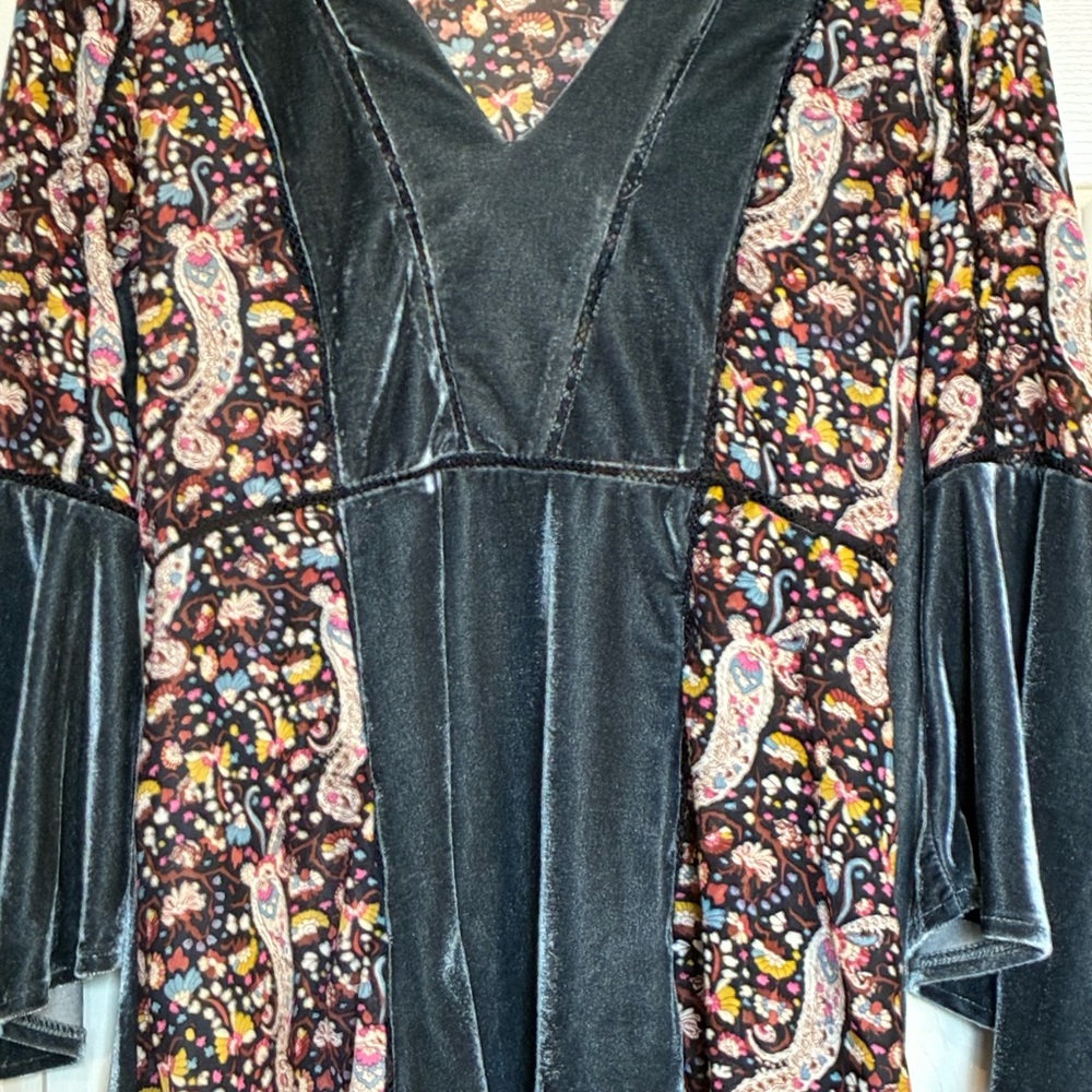 POL Velvet Navy and Pink Paisley Tunic - Picture 2 of 10